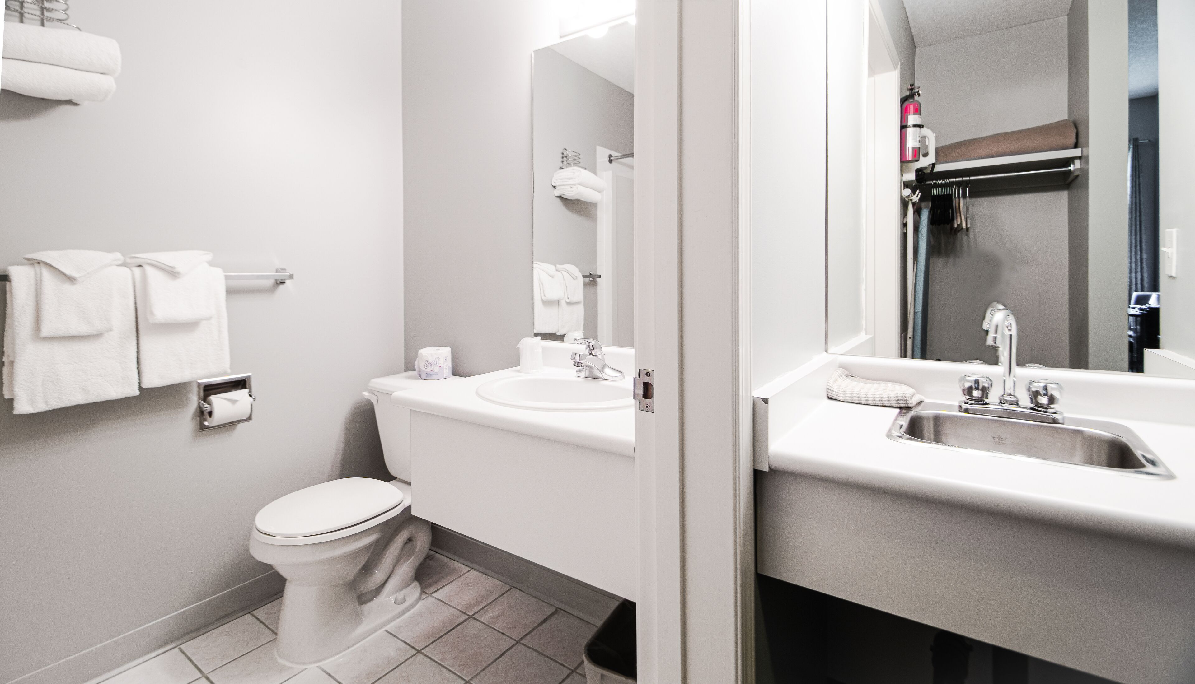 black and white queen room | bathroom | combined shower/bathtub, free toiletries, hair dryer, towels