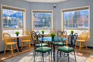 Coffee service - Mountain View Inn (Canmore)