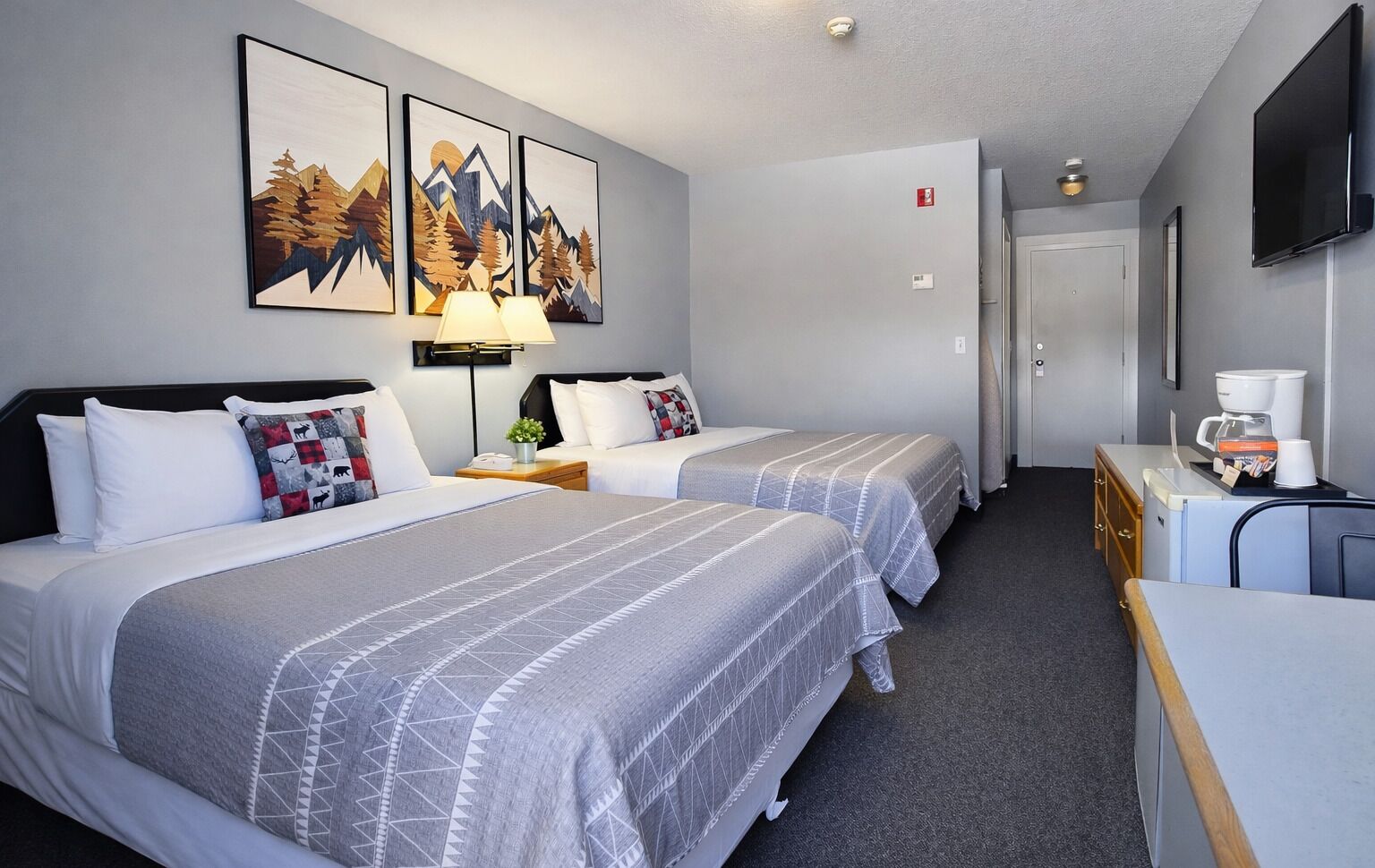 Economy Double Queen | Iron/ironing board, free WiFi, bed sheets