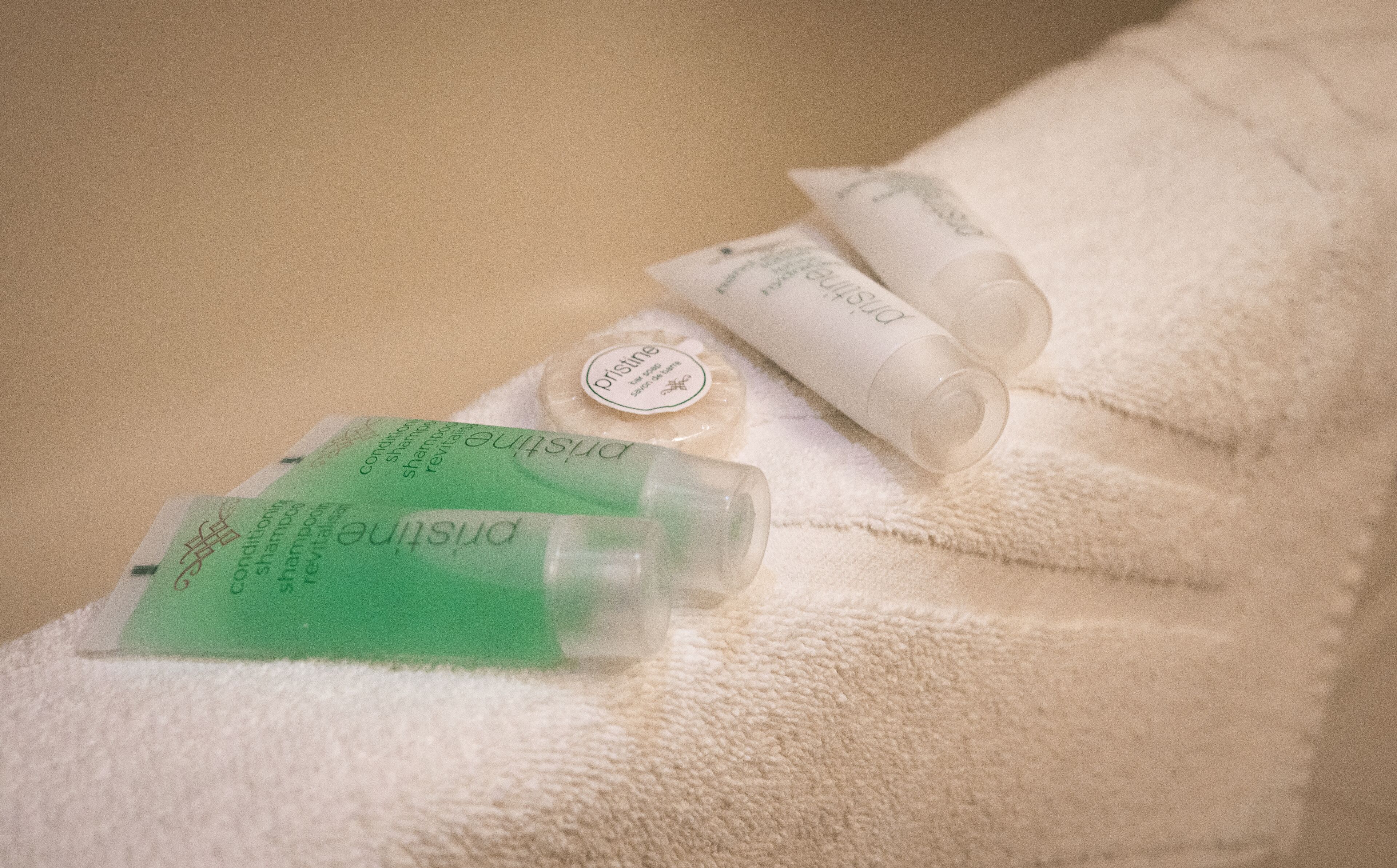 premier studio, 1 king bed | bathroom | combined shower/bathtub, free toiletries, hair dryer, towels