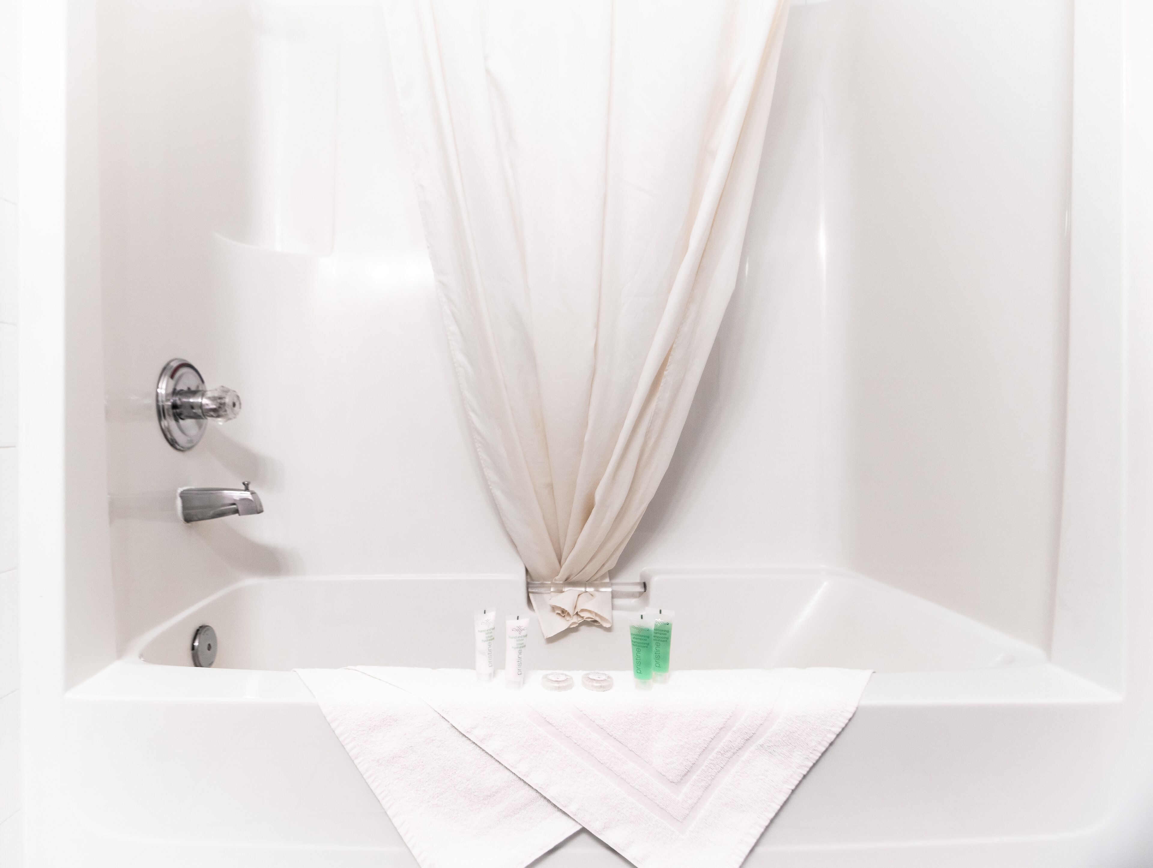 combined shower/bathtub, free toiletries, hair dryer, towels