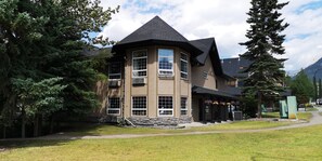 Exterior - Mountain View Inn (Canmore)