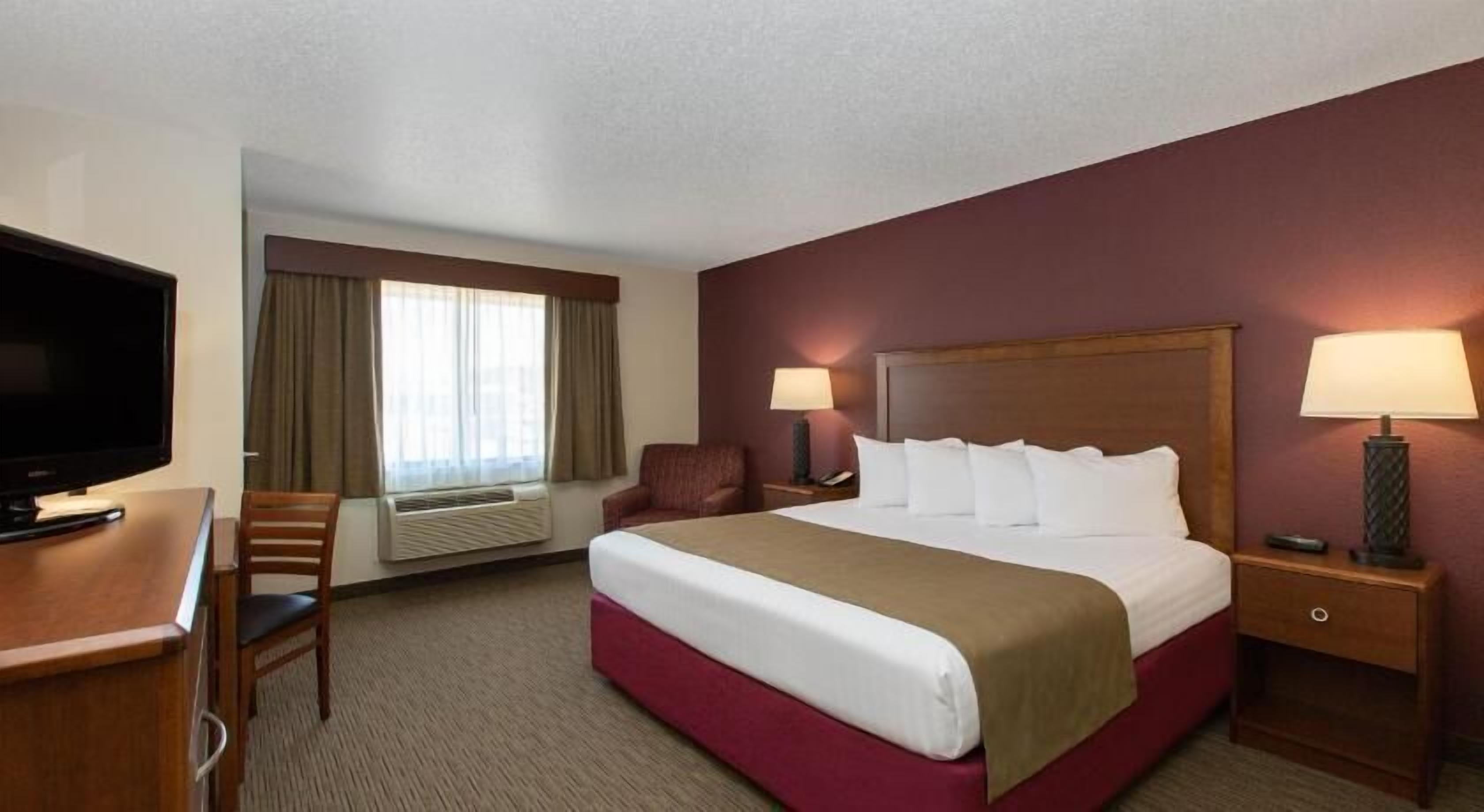 In-room safe, desk, laptop workspace, soundproofing