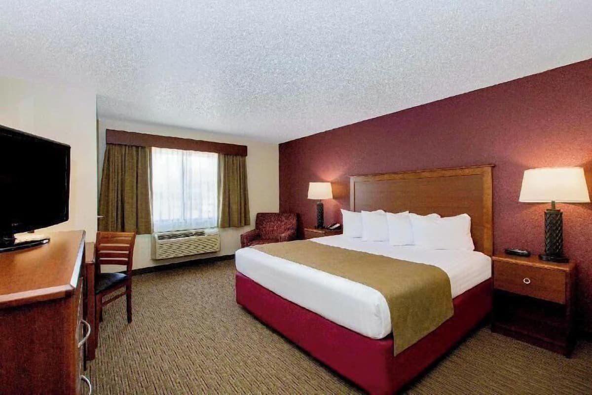 In-room safe, desk, laptop workspace, soundproofing
