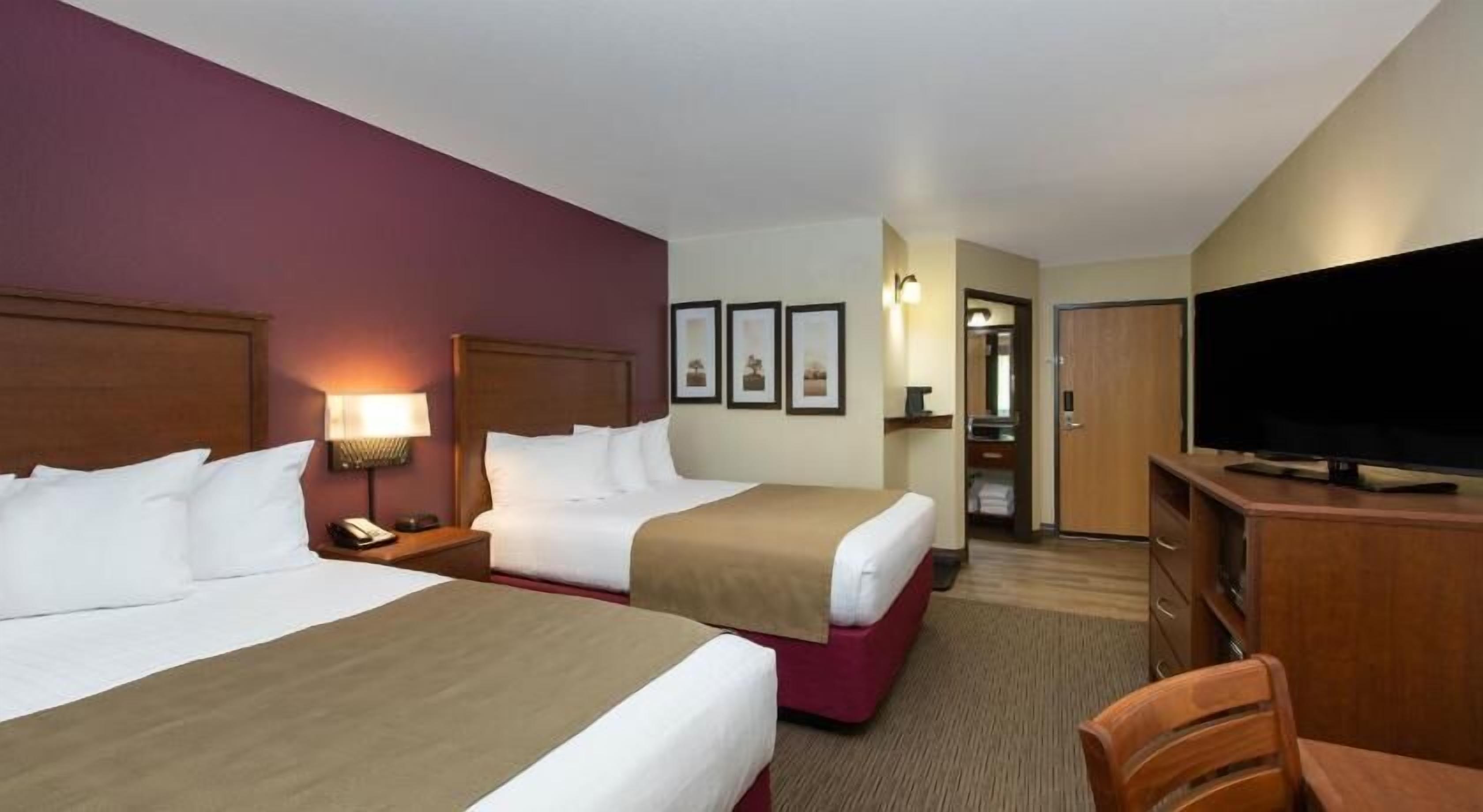 In-room safe, desk, laptop workspace, soundproofing