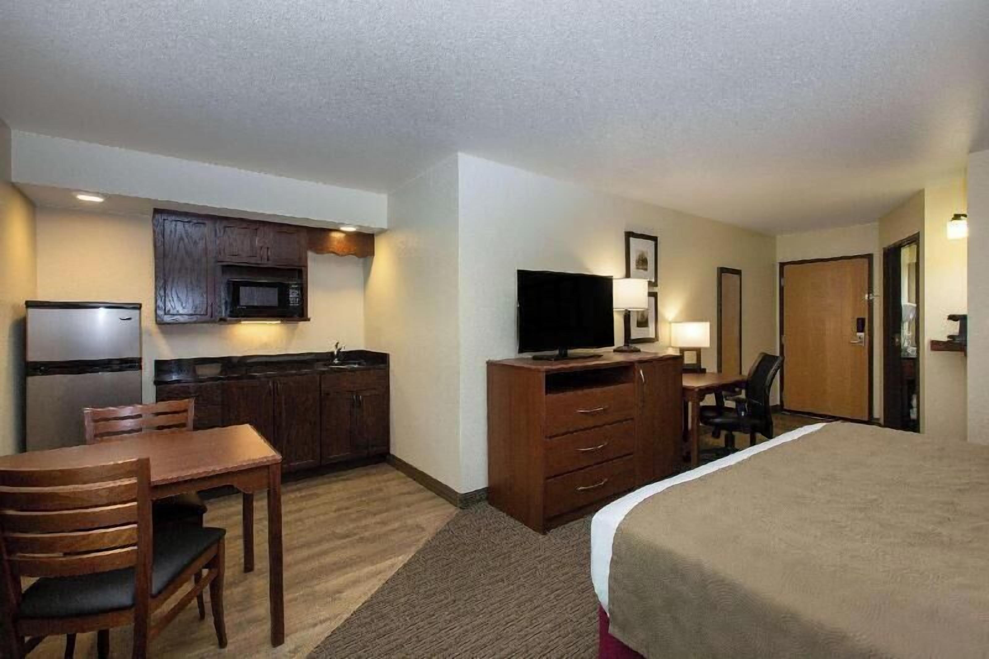 In-room safe, desk, laptop workspace, soundproofing