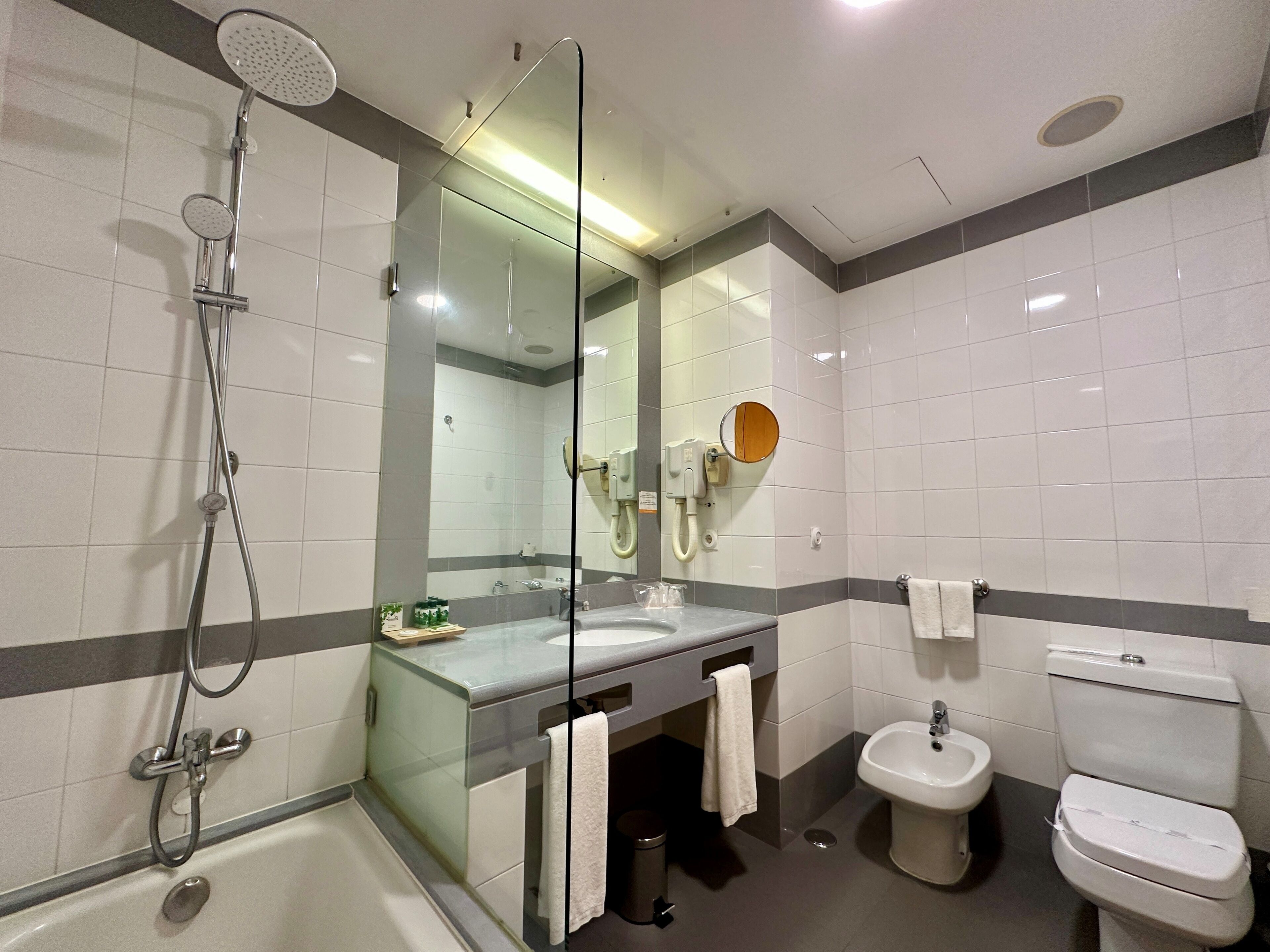 1 bedroom, in-room safe, desk, blackout curtains