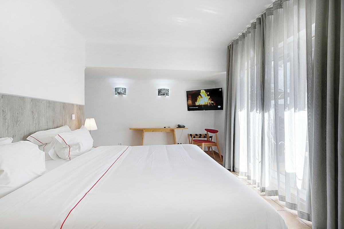 Room, Non Smoking, Pool View