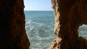 Una spiaggia nelle vicinanze