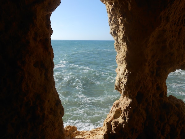 Una spiaggia nelle vicinanze