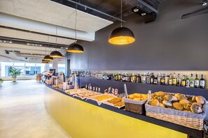 Desayuno buffet todos los días (con cargo)