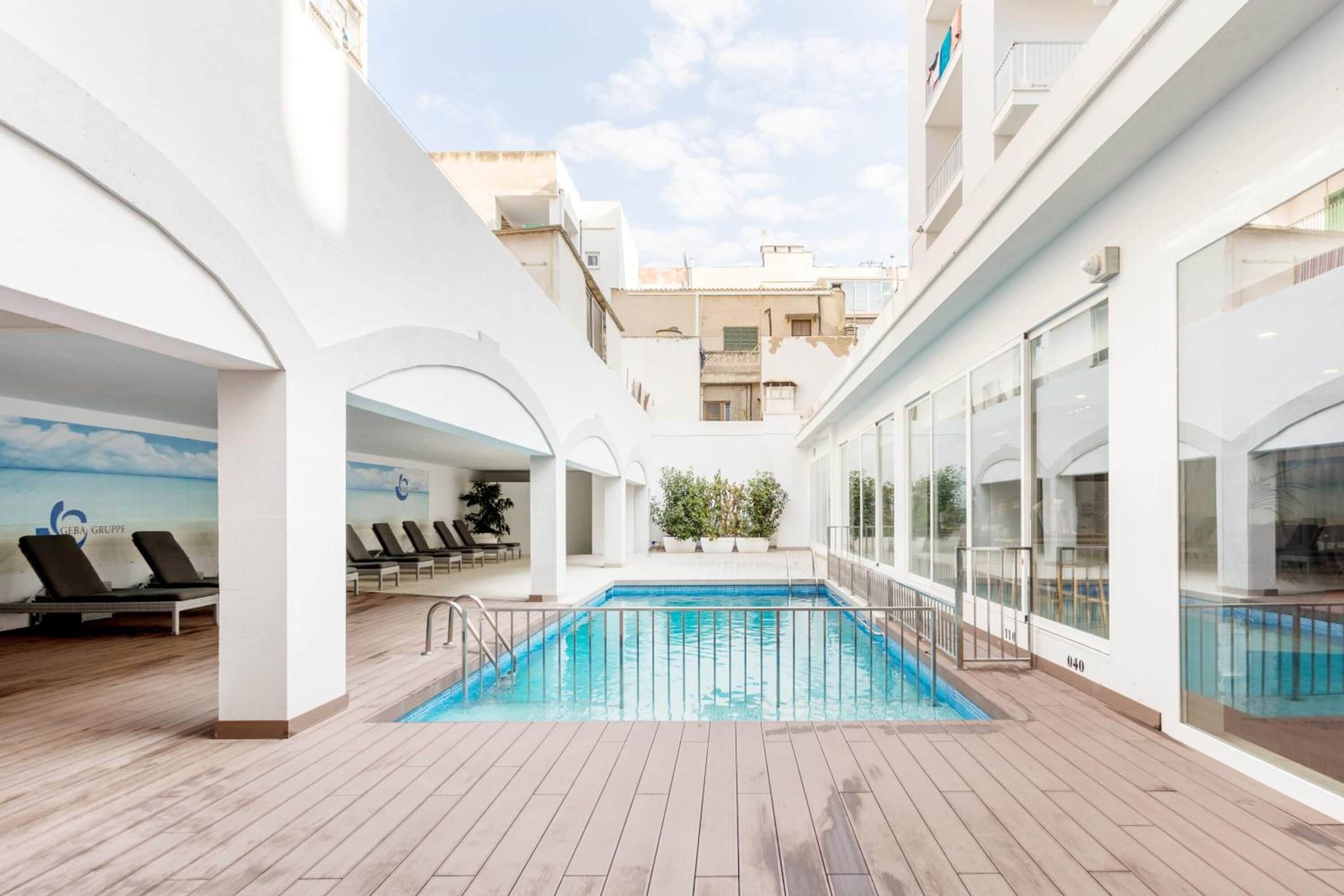 Outdoor pool, pool umbrellas, sun loungers