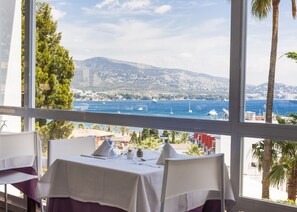 Breakfast, lunch, dinner served; international cuisine - Globales Honolulu (Calvia)