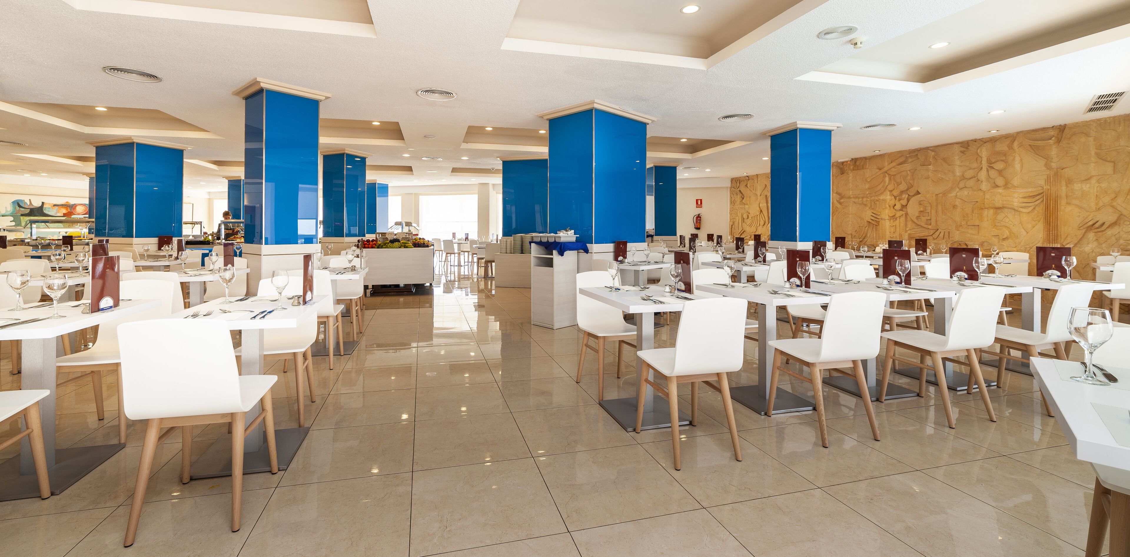 4 restaurants, breakfast, lunch, dinner served; italian cuisine