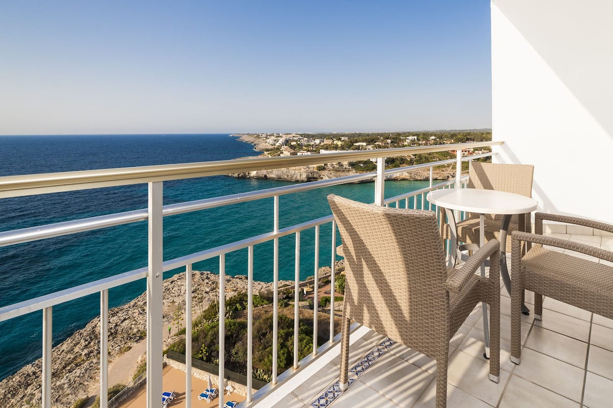 double room single use | minibar, desk, blackout curtains, free wifi