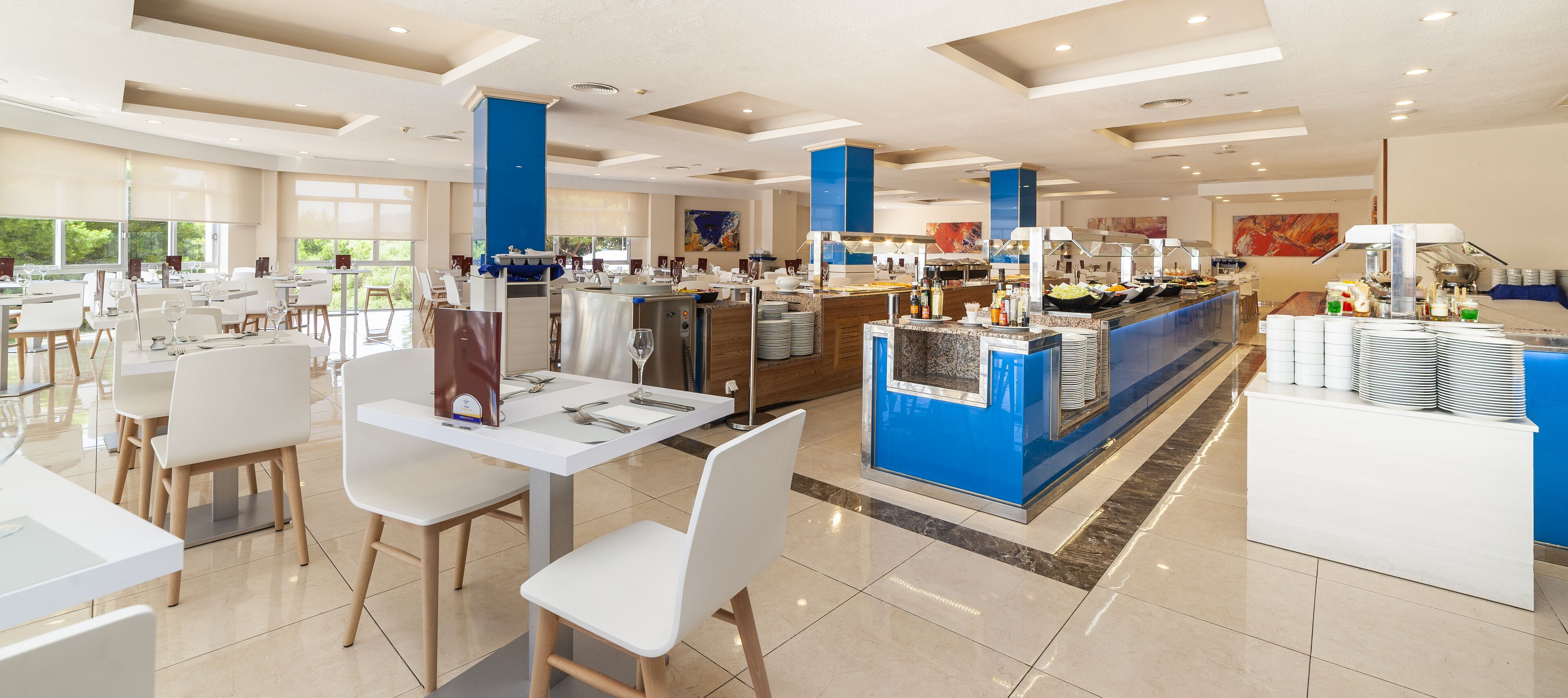 4 restaurants, breakfast, lunch, dinner served; italian cuisine