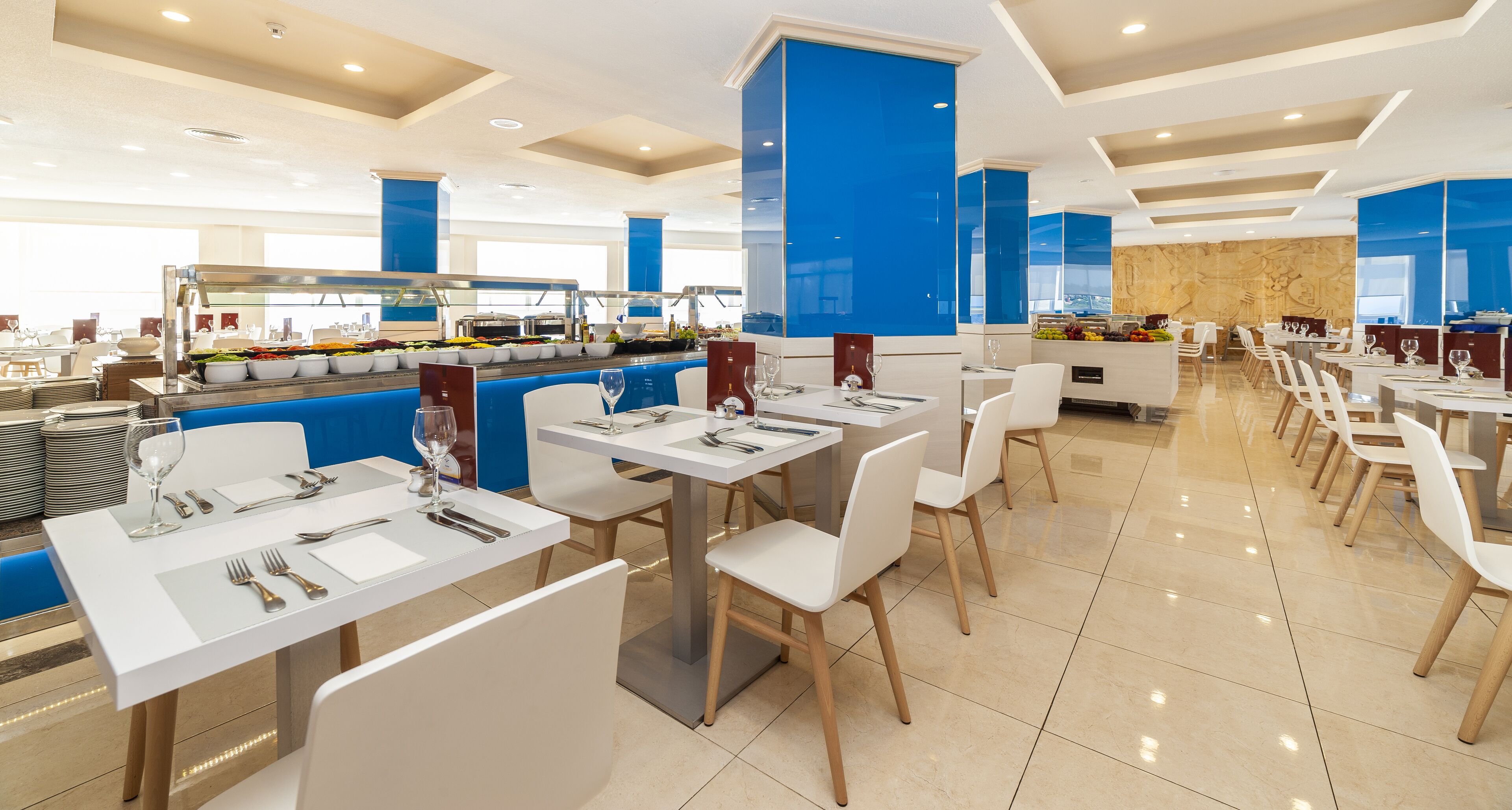 4 restaurants, breakfast, lunch, dinner served; italian cuisine