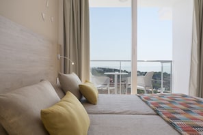 Superior-Doppelzimmer, Balkon (2 adults) | Schreibtisch, kostenloses WLAN, Bettwäsche
