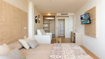 Caja fuerte, escritorio, wifi gratis y ropa de cama