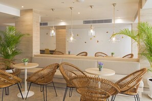 Lobby sitting area - HSM Son Verí - Adults Only (Llucmajor)