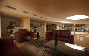 Coin salon dans le hall