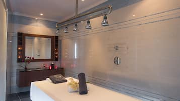 Couples treatment room(s), hot tub, steam room, hot stone massages