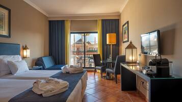 Deluxe Room | 1 bedroom, minibar, in-room safe, desk