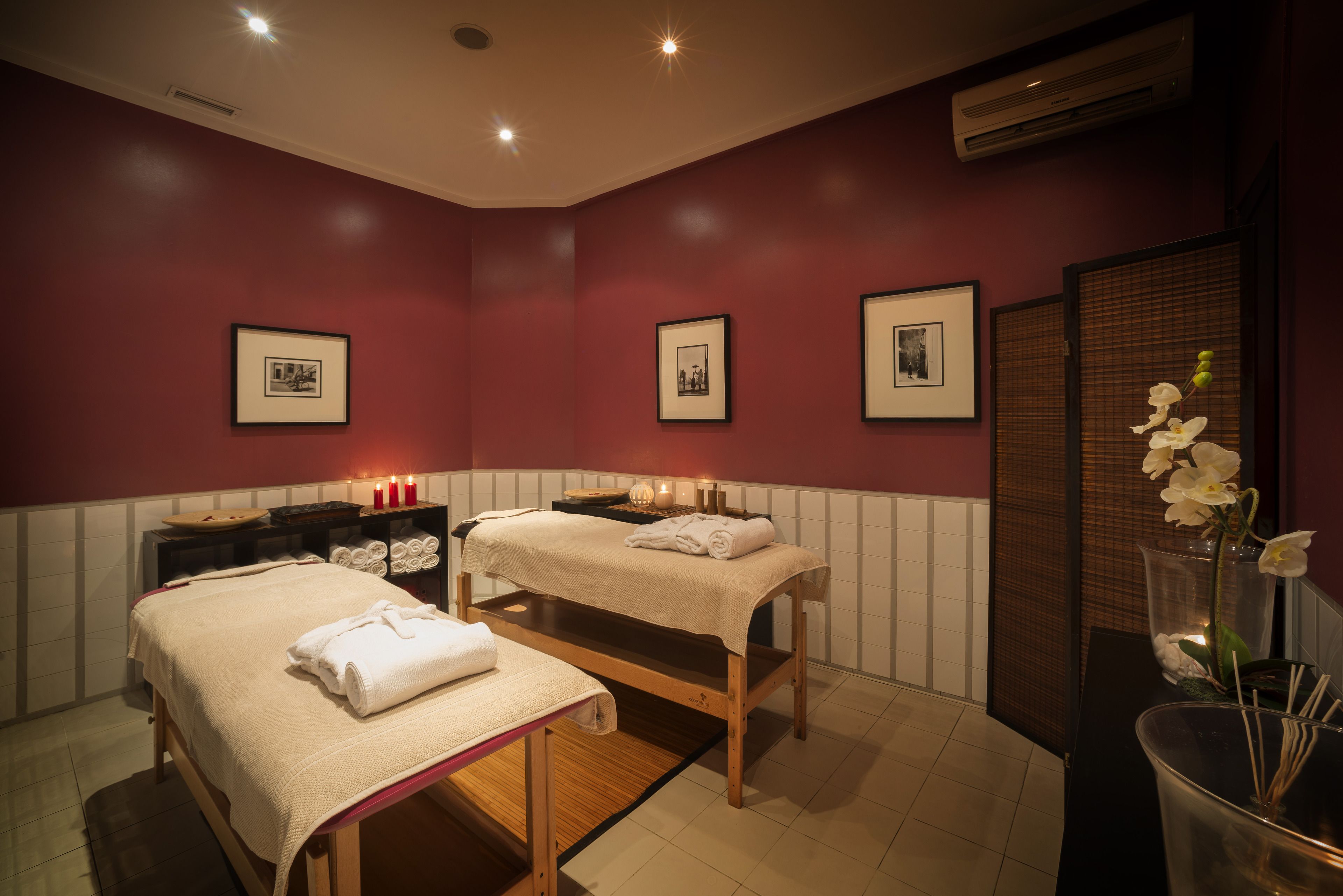 2 treatment rooms, massages