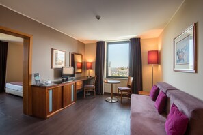 Minibar, bureau, rideaux d’obscurcissement, système d’insonorisation