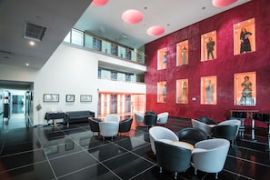 Lobby sitting area - Vila Gale Opera Hotel (Lisbon)