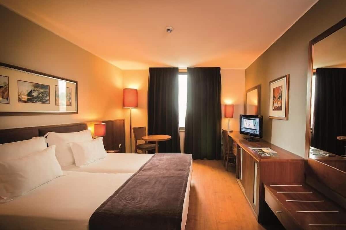 Minibar, bureau, rideaux dâobscurcissement, systĂšme dâinsonorisation