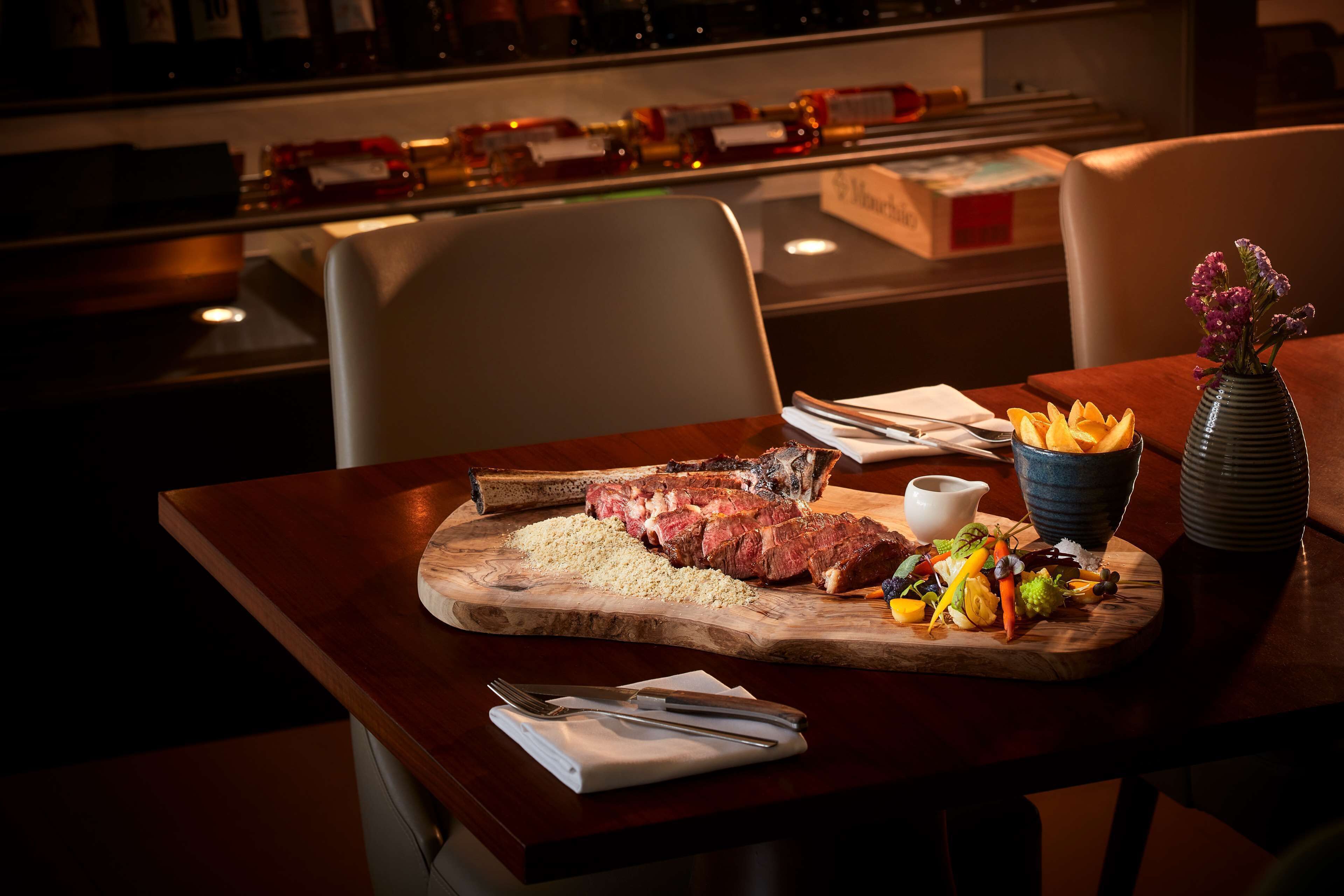 3 restaurants, lunch served