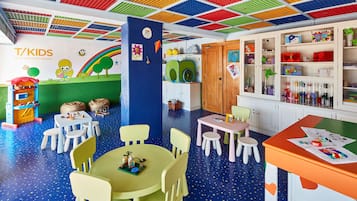 Tempat bermain anak – indoor