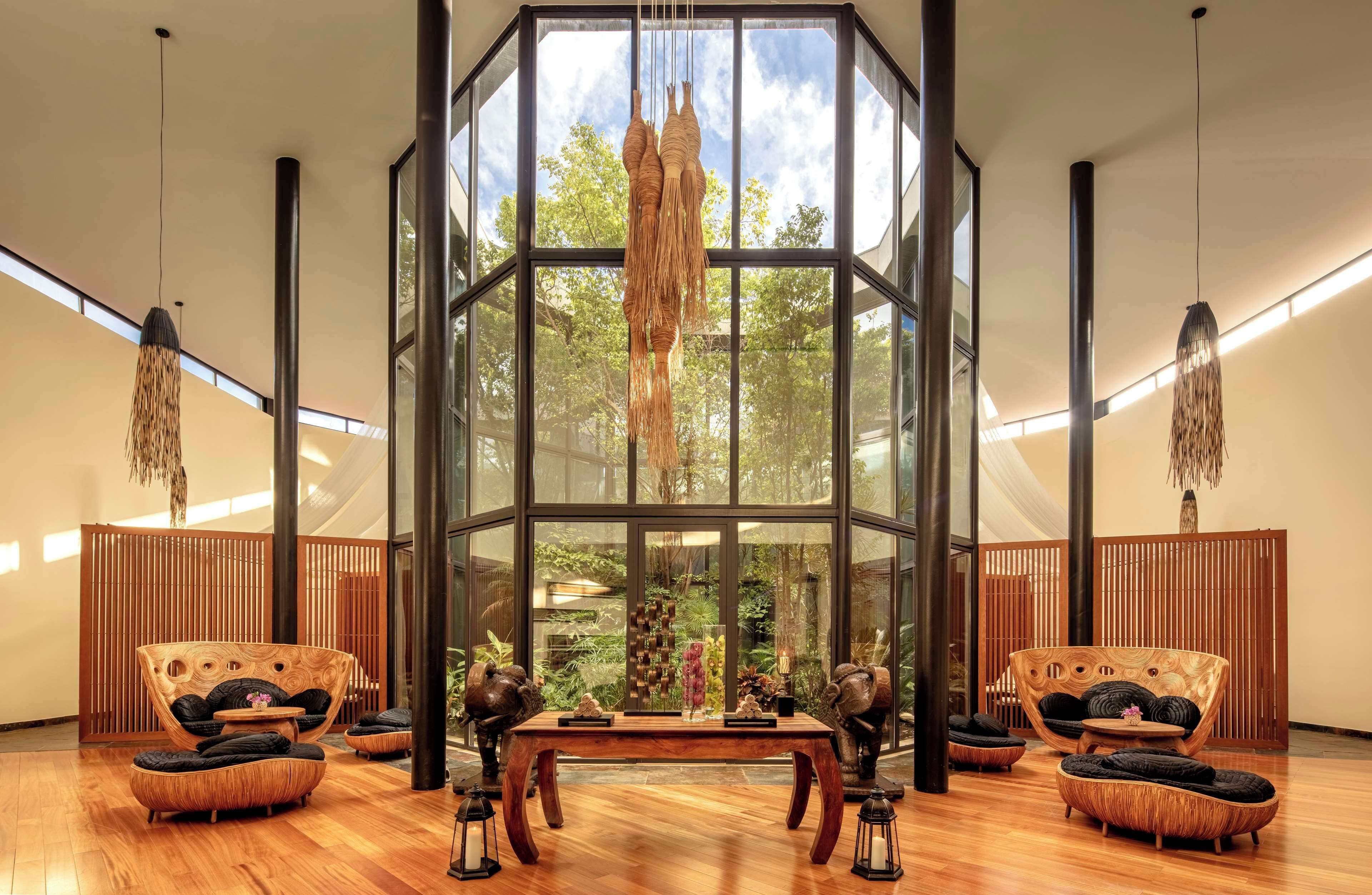 Couples treatment rooms, body treatments, hot stone massages