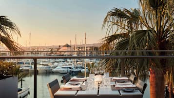 4 restaurants; dinner served