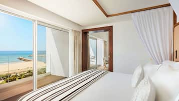 Frigobar, cofres nos quartos, escrivaninha, cortinas blackout