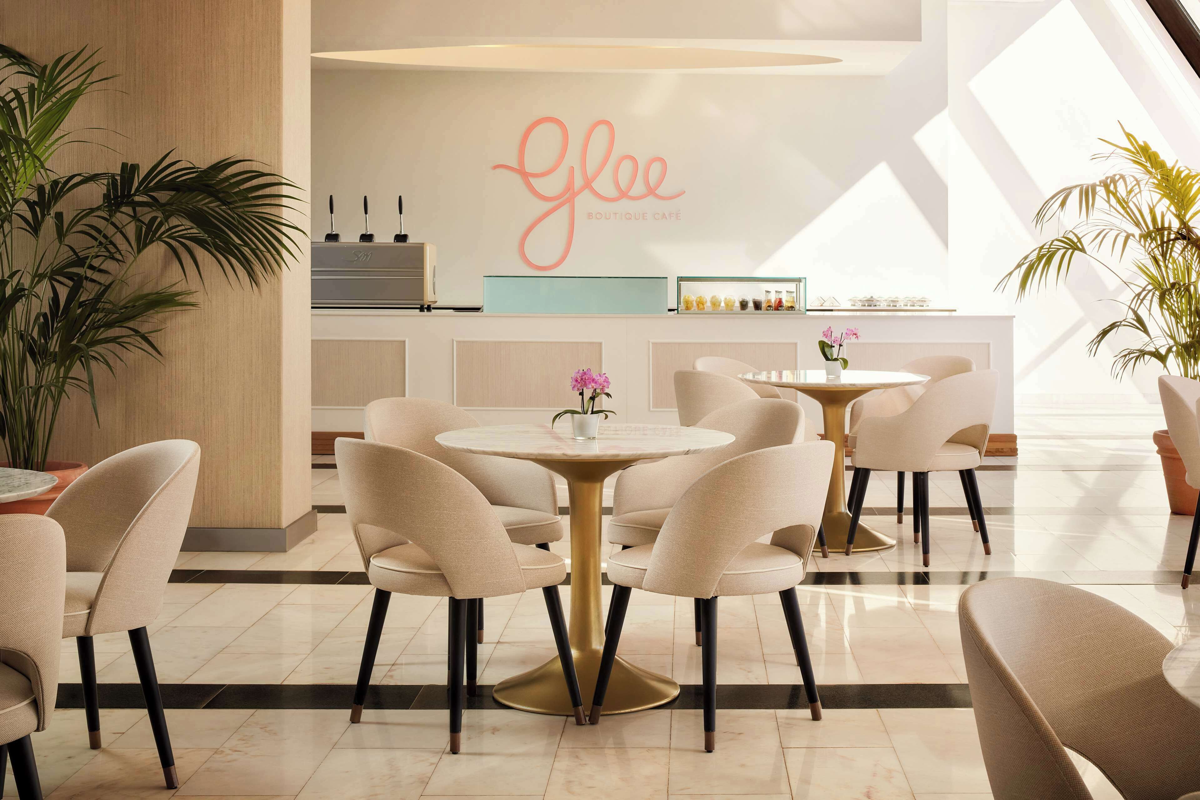 4 restaurants, dinner served