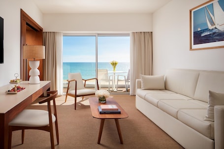 Minibar, in-room safe, desk, blackout drapes. Tivoli Marina Vilamoura