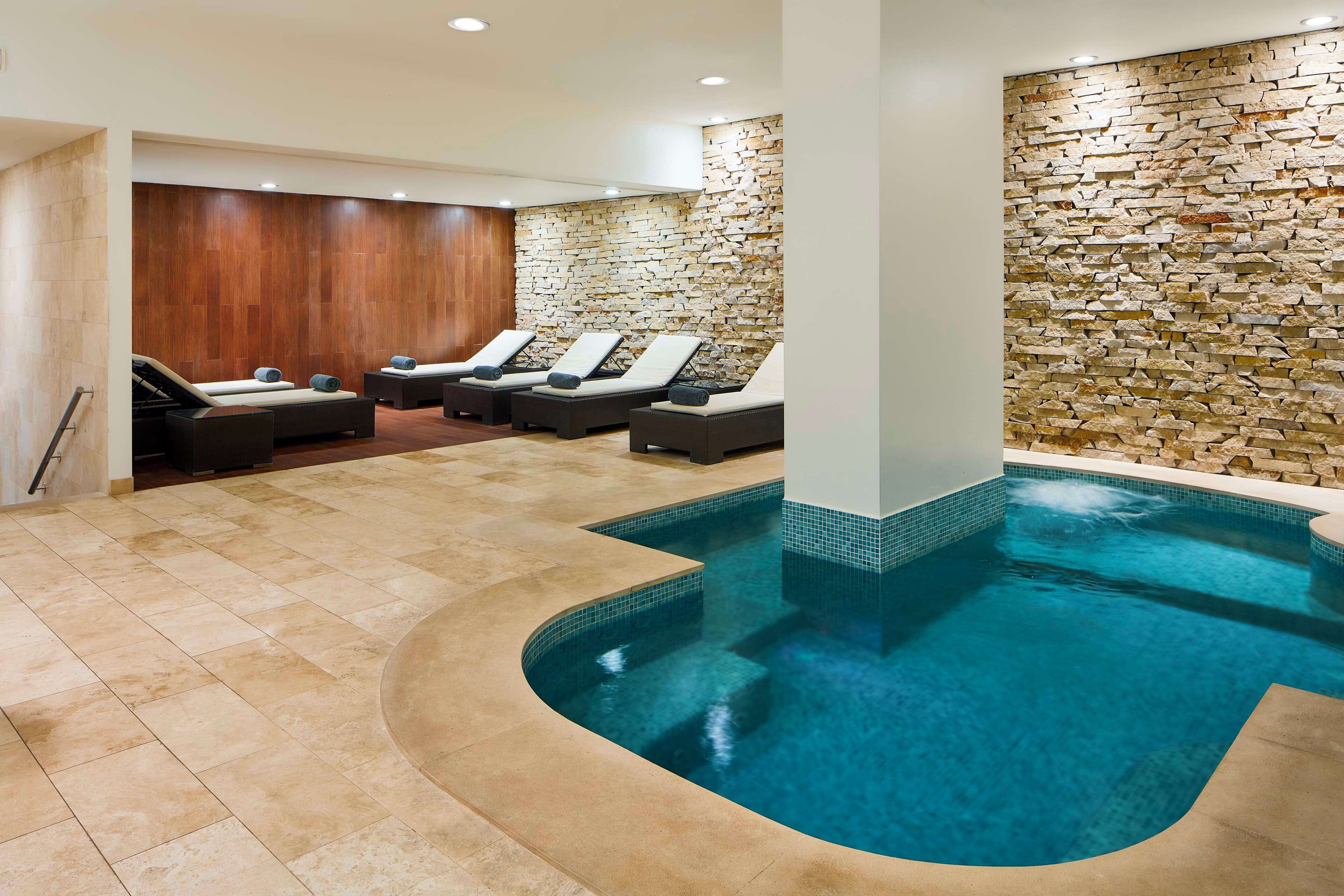 Couples treatment room(s), body treatments, hot stone massages