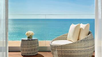 Minibar, Zimmersafe, Schreibtisch, Verdunkelungsvorhänge