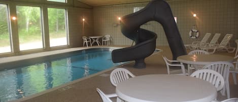 Indoor pool, sun loungers