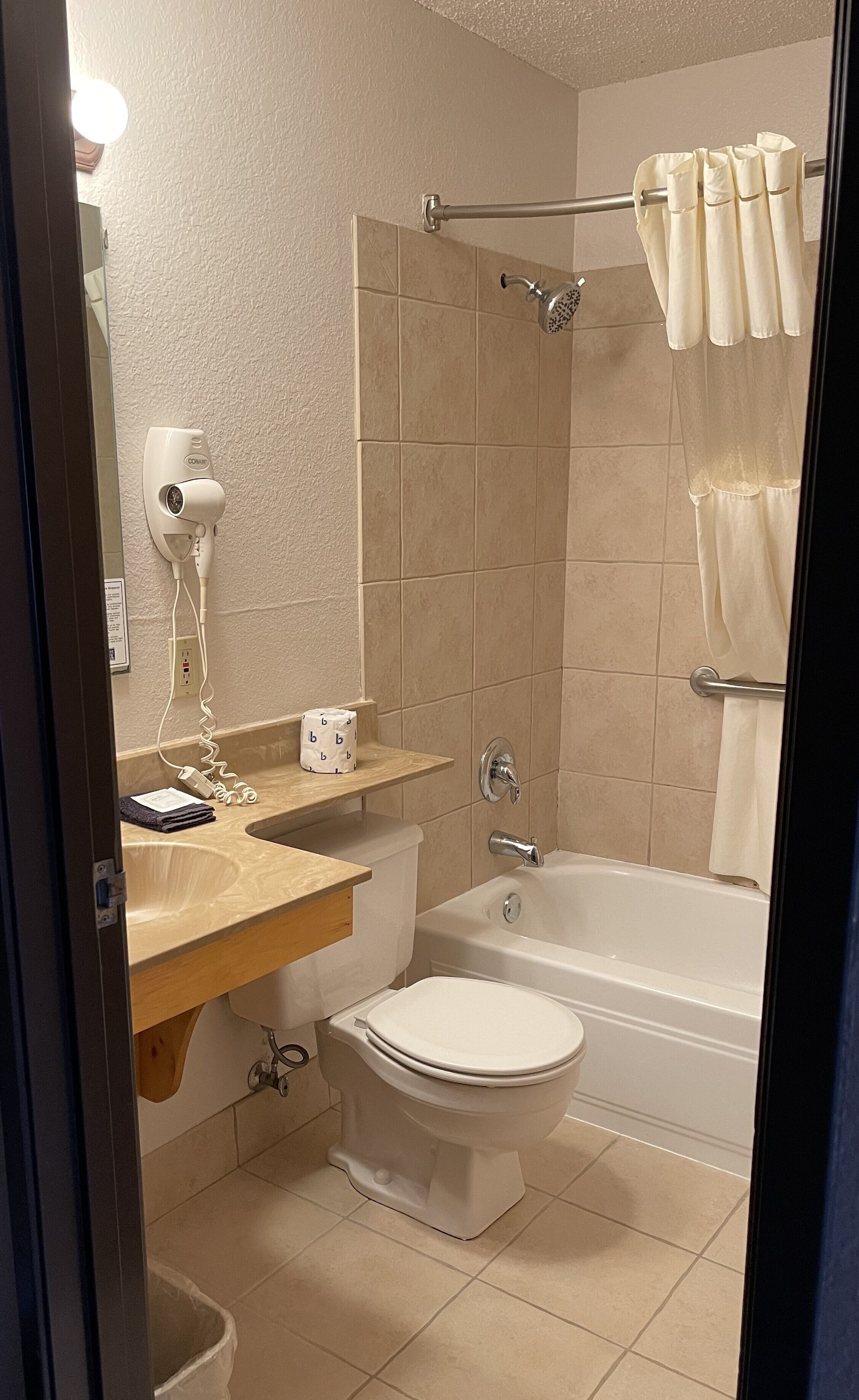 A bathroom with a toilet, sink, and bathtub.