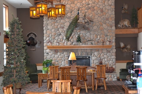 Lobby. Boarders Inn & Suites by Cobblestone Hotels - Fayette