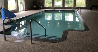 Boarders Inn & Suites by Cobblestone Hotels - Fayette