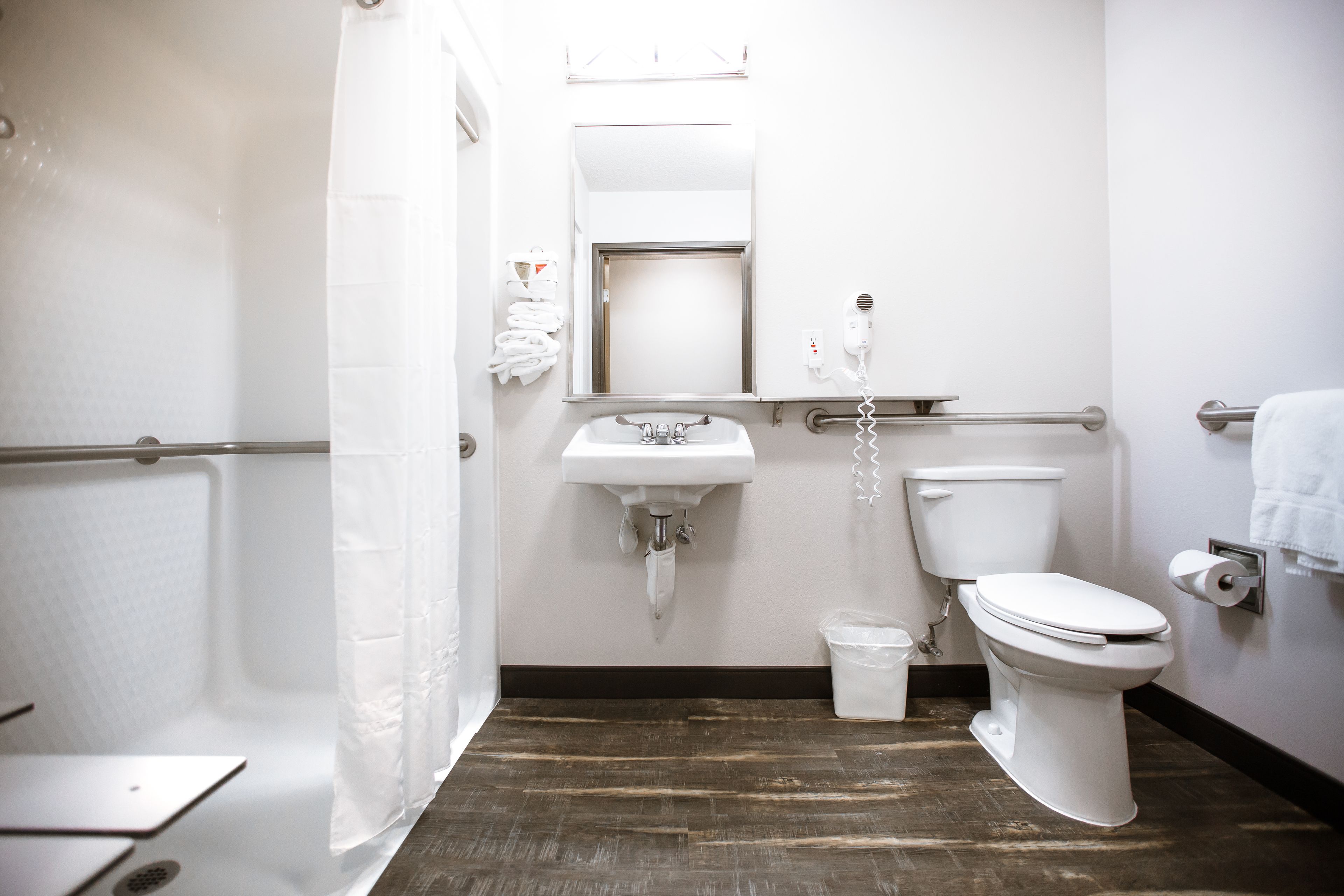 room, 1 queen bed, accessible | desk, blackout curtains, iron/ironing board, free cots/infant beds