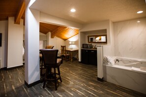 Executive-Studiosuite | 1 Schlafzimmer, Schreibtisch, Verdunkelungsvorhänge