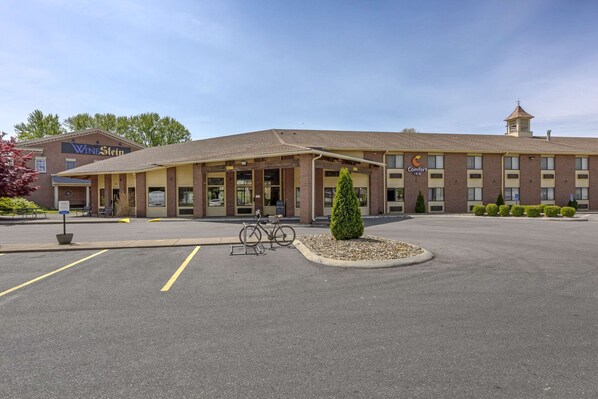 Guests can enter the hotel through the covered entrance area, where bicycles are stored.
