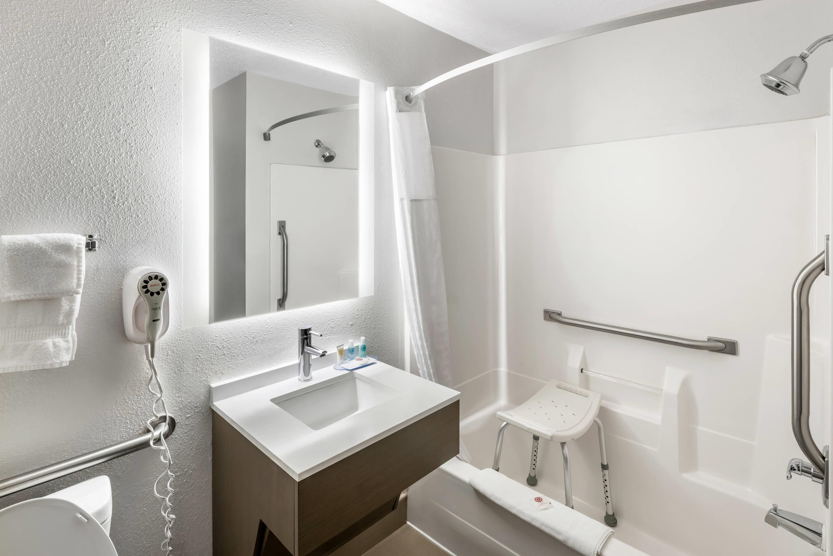 Camera, 1 letto king, accessibile ai disabili, non fumatori | Biancheria da letto di alta qualità, una scrivania, postazione laptop