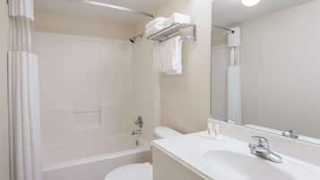 Combined shower/bathtub, free toiletries, hair dryer, towels