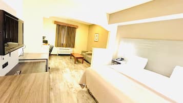 Executive Room, 1 King Bed | Desk, iron/ironing board, free WiFi, bed sheets